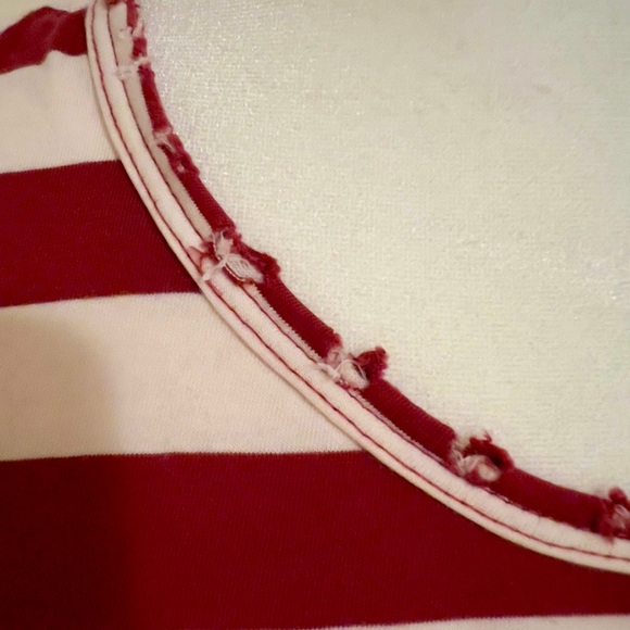 RtA distressed tee shirt, off-white and burgundy. 100% cotton, size XS - Picture 2 of 8